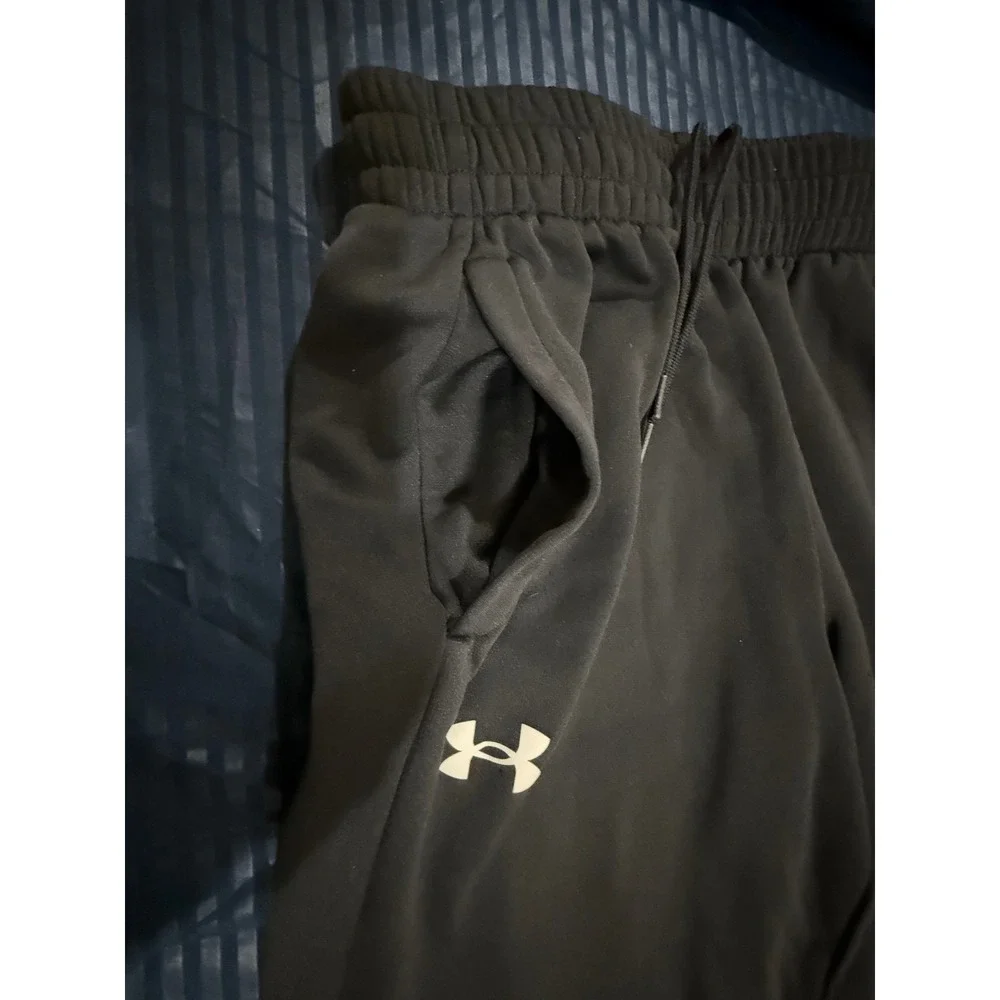 Under Armour Boys 3 Piece Lot HeatGear Graphic Tees and Jogger Pants Size Medium